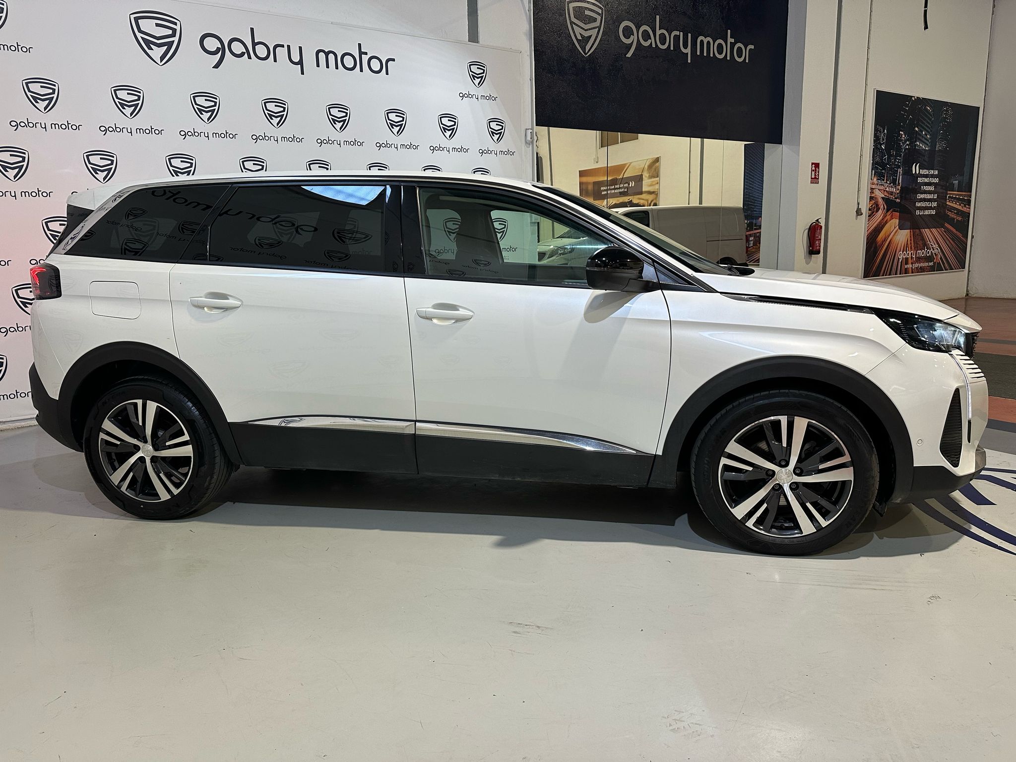 PEUGEOT 5008 1.5 BlueHDI ALLURE PACK